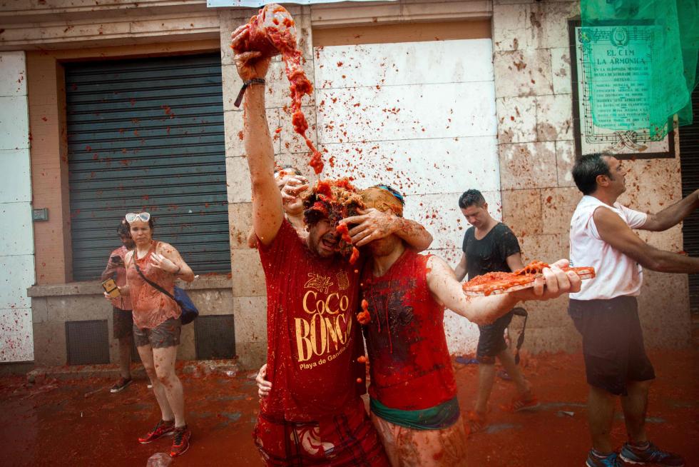 La tomatina de Buñol cumple su rito anual