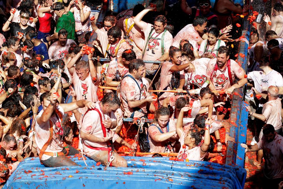 La tomatina de Buñol cumple su rito anual