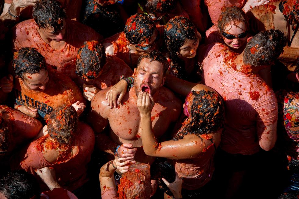 La tomatina de Buñol cumple su rito anual