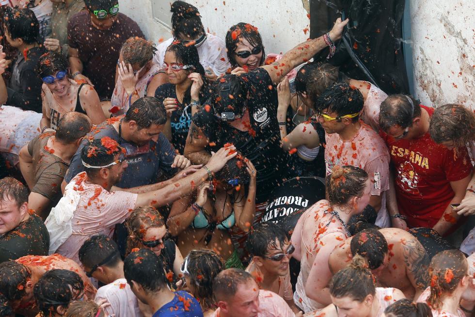 La tomatina de Buñol cumple su rito anual