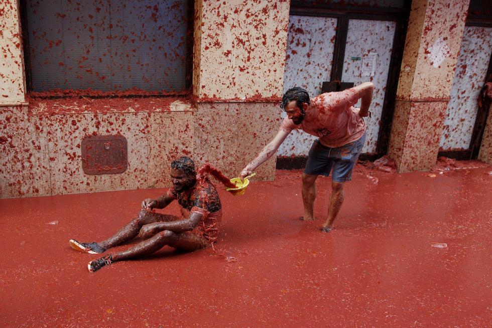 La tomatina de Buñol cumple su rito anual