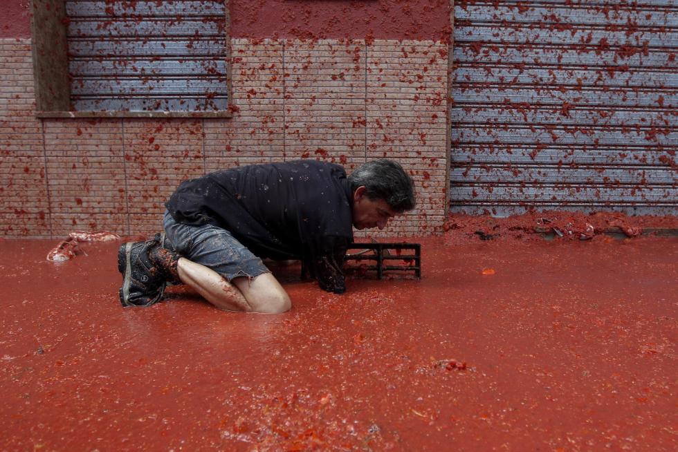 La tomatina de Buñol cumple su rito anual
