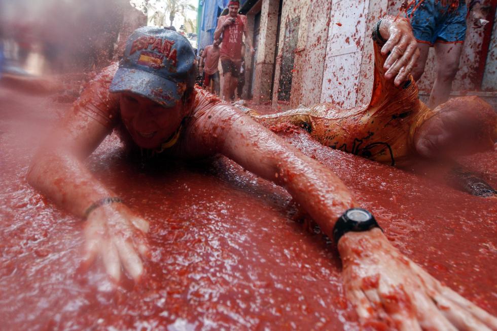 La tomatina de Buñol cumple su rito anual
