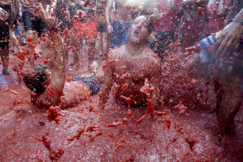 La tomatina de Buñol cumple su rito anual