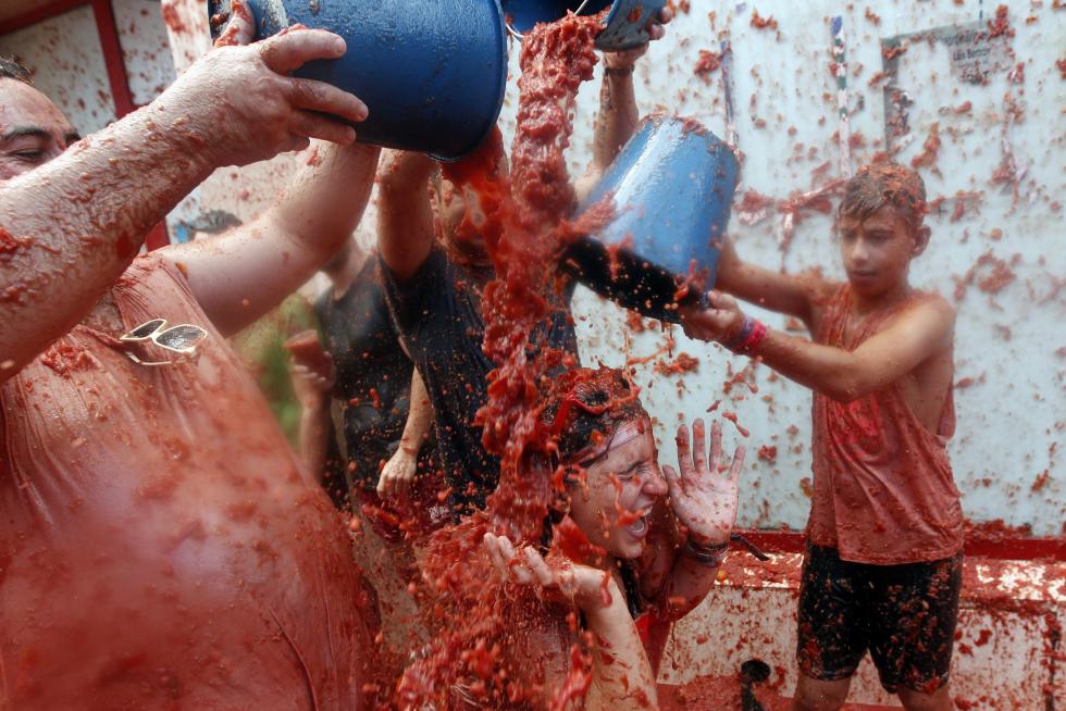 La tomatina de Buñol cumple su rito anual