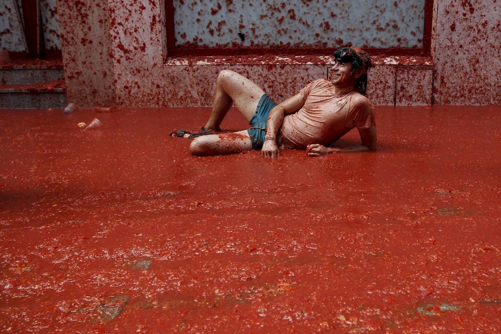 La tomatina de Buñol cumple su rito anual