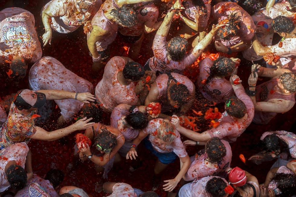 La tomatina de Buñol cumple su rito anual