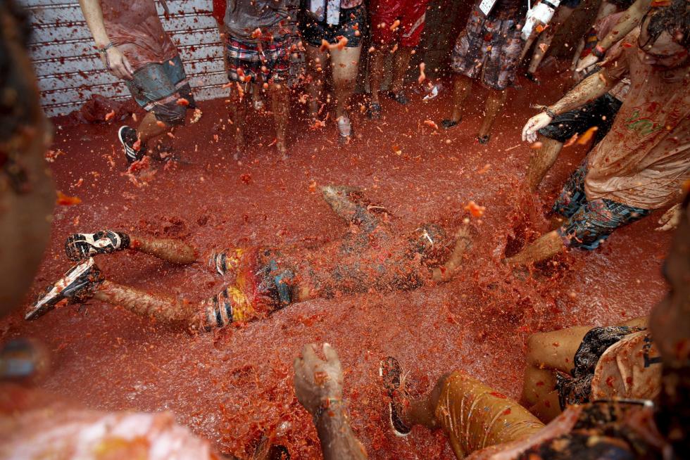 La tomatina de Buñol cumple su rito anual