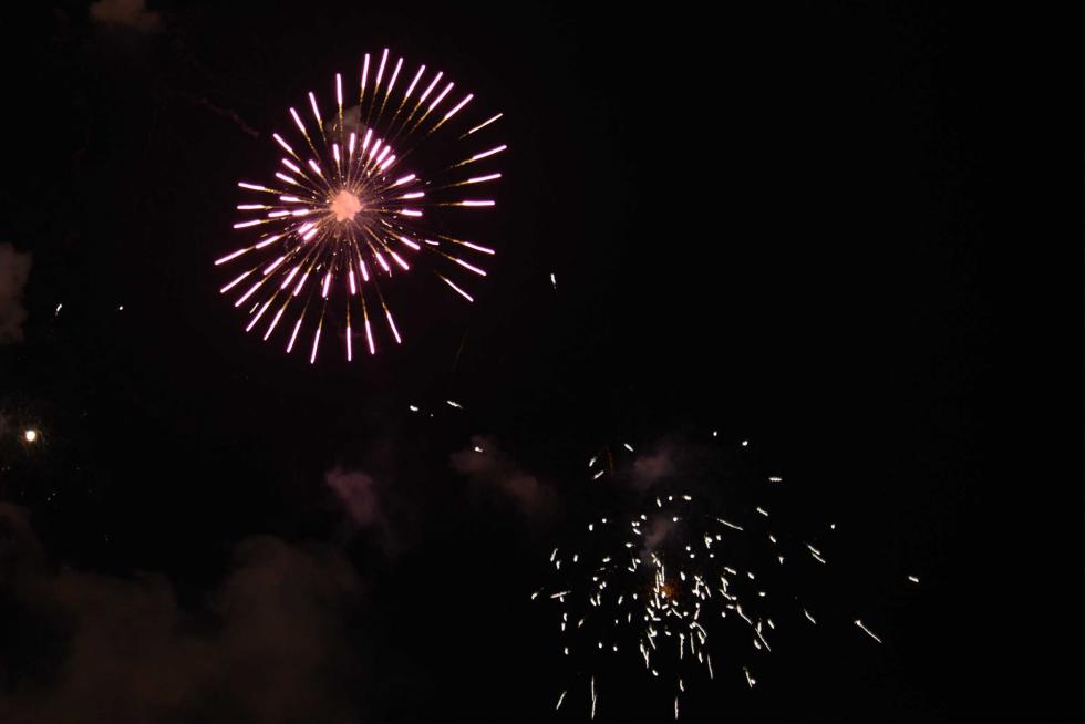 Fuegos artificiales de fin de fiestas