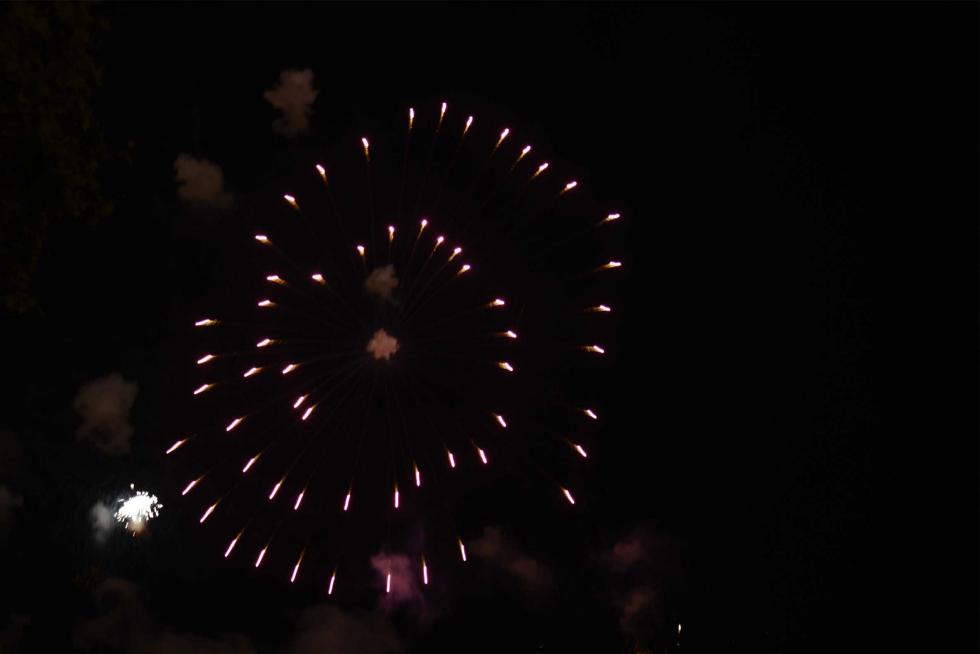 Fuegos artificiales de fin de fiestas