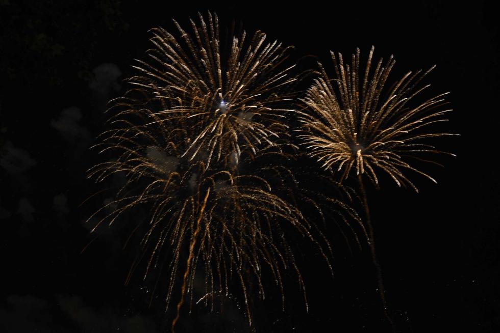 Fuegos artificiales de fin de fiestas