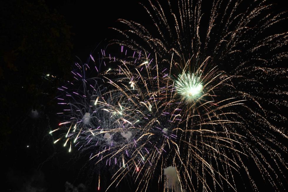 Fuegos artificiales de fin de fiestas