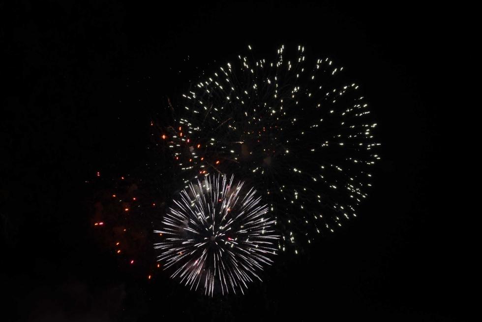Fuegos artificiales de fin de fiestas