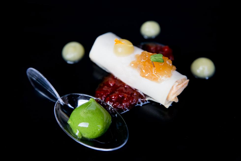 Don Pascual: canelón de bacalao, confitura de tomate y ravioli de albahaca.