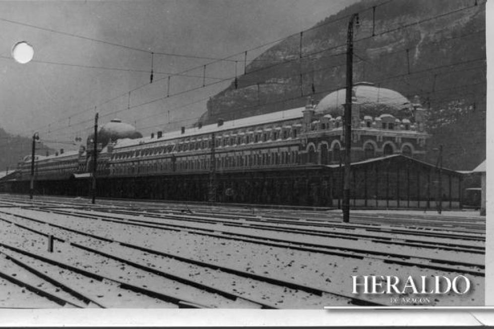 Se cumplen 69 años de esta imagen de la estación de Canfranc tomada el 21 de febrero de 1948.