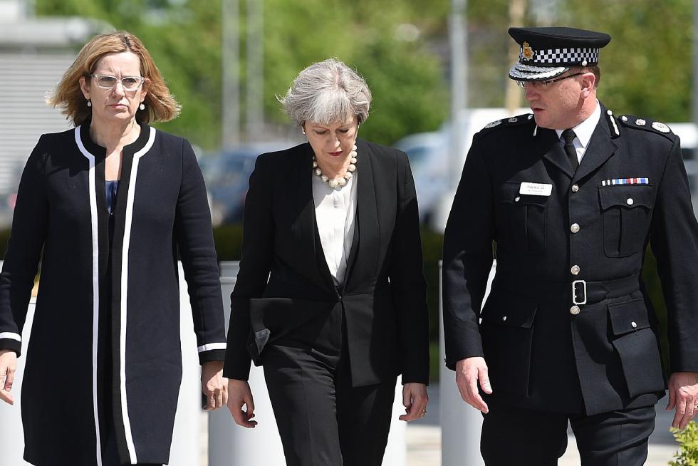 Amber Rudd, Theresa May e Ian Hopkins.
