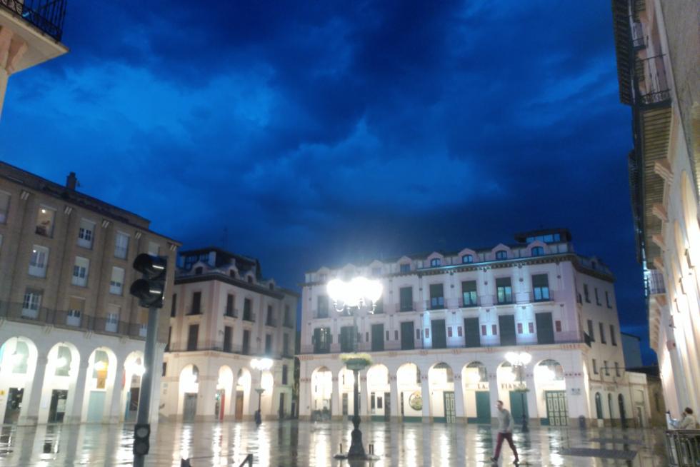 Tormenta en la plaza