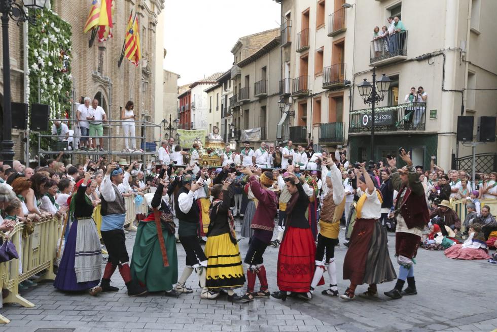 Ofrenda de flores y frutos a San Lorenzo