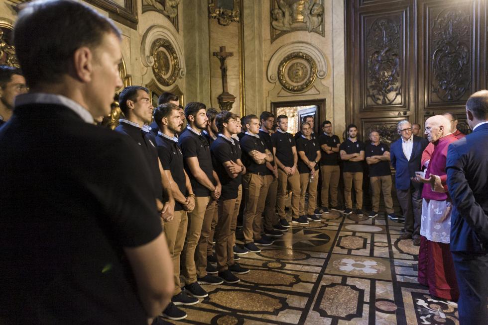 El Real Zaragoza cumple con la ofrenda a la Virgen del Pilar