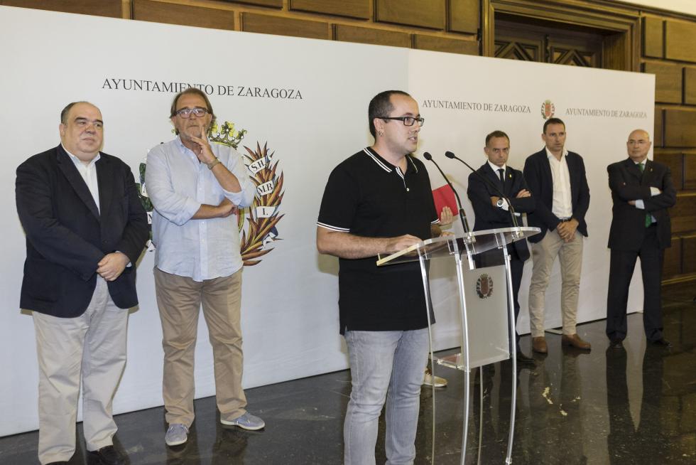 El Real Zaragoza cumple con la ofrenda a la Virgen del Pilar