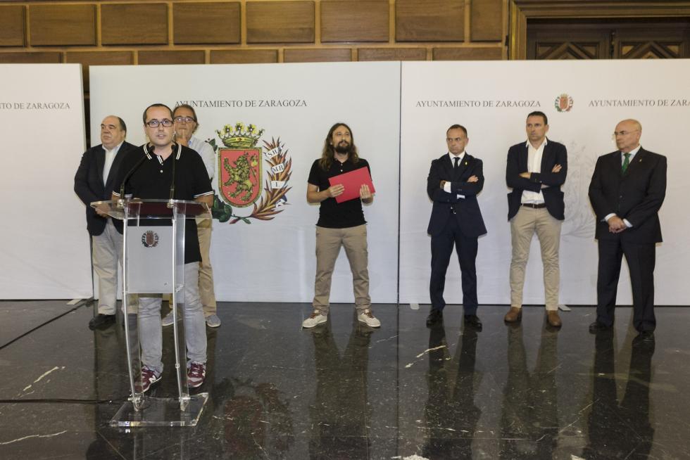 El Real Zaragoza cumple con la ofrenda a la Virgen del Pilar