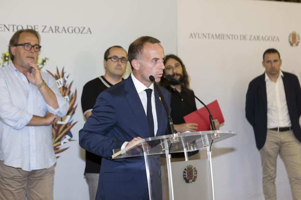 El Real Zaragoza cumple con la ofrenda a la Virgen del Pilar