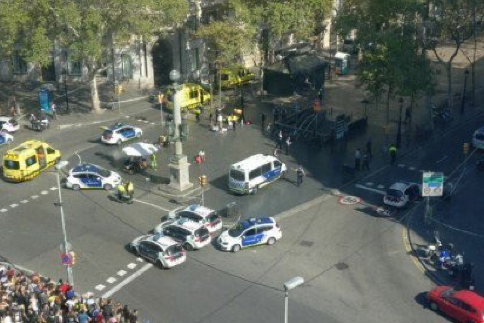 Atropello masivo en las Ramblas de Barcelona. Vía @meteolp