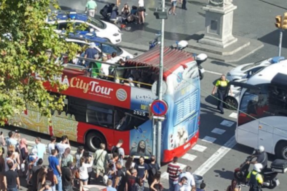Cientos de personas transitaban por las Ramblas cuando se ha producido el atropello múltiple en Barcelona.