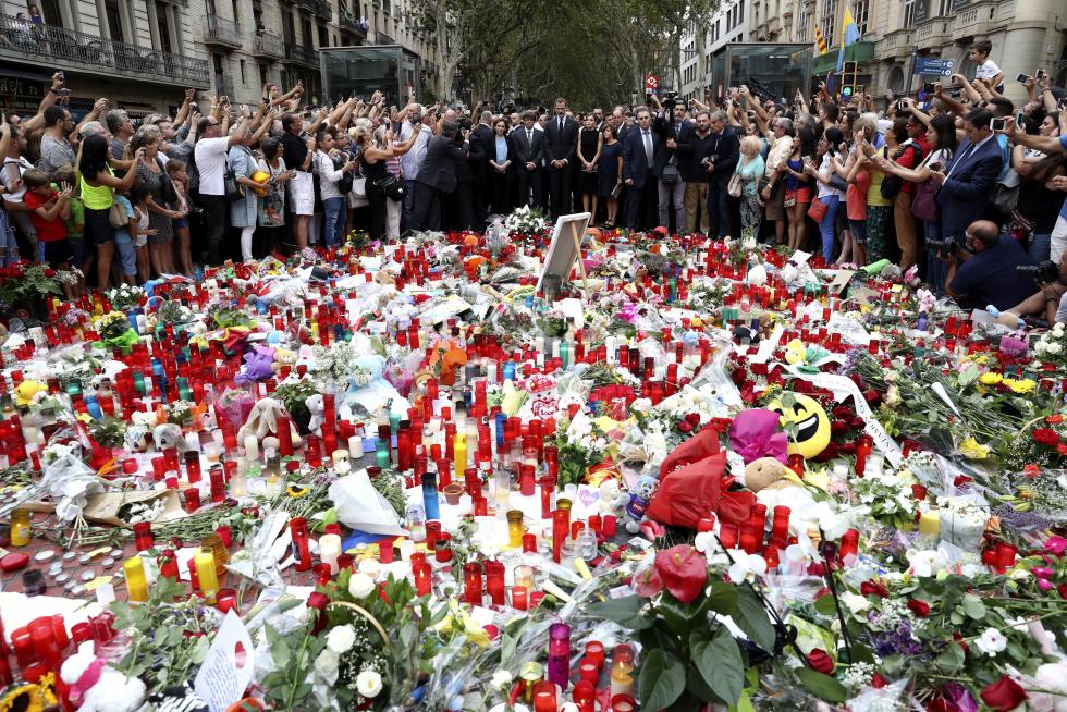 Homenaje a las víctimas en Las Ramblas