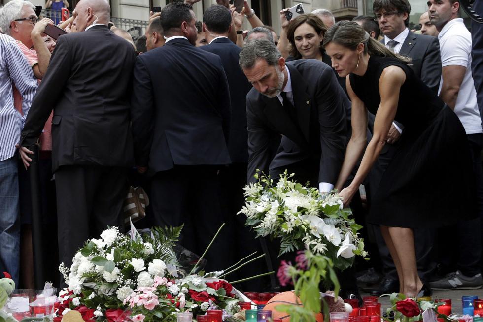Los Reyes visitan a los heridos y homenajean a las víctimas en Las Ramblas