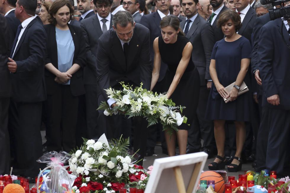 Los Reyes visitan a los heridos y homenajean a las víctimas en Las Ramblas