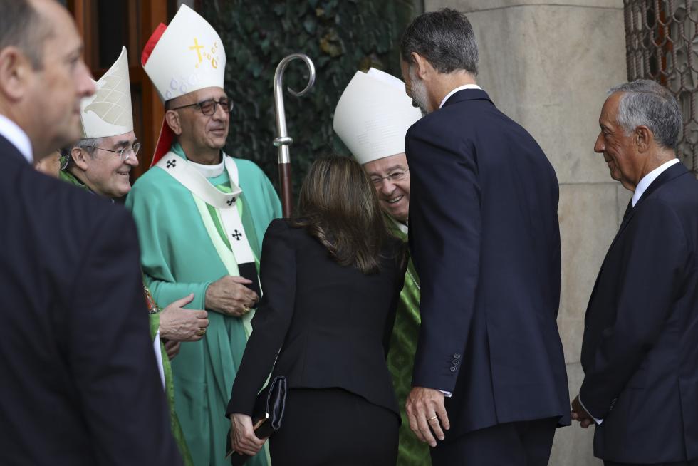 Misa por la paz en la Sagrada Familia presidida por los Reyes