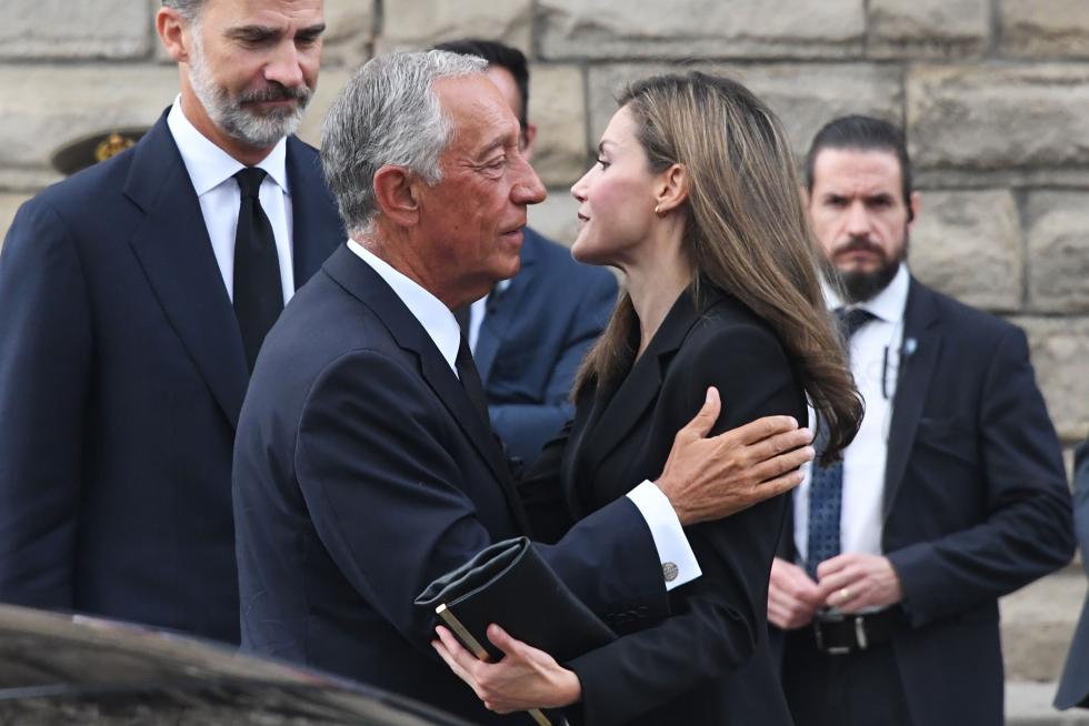 Misa por la paz en la Sagrada Familia presidida por los Reyes