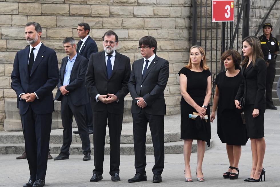 Misa por la paz en la Sagrada Familia presidida por los Reyes