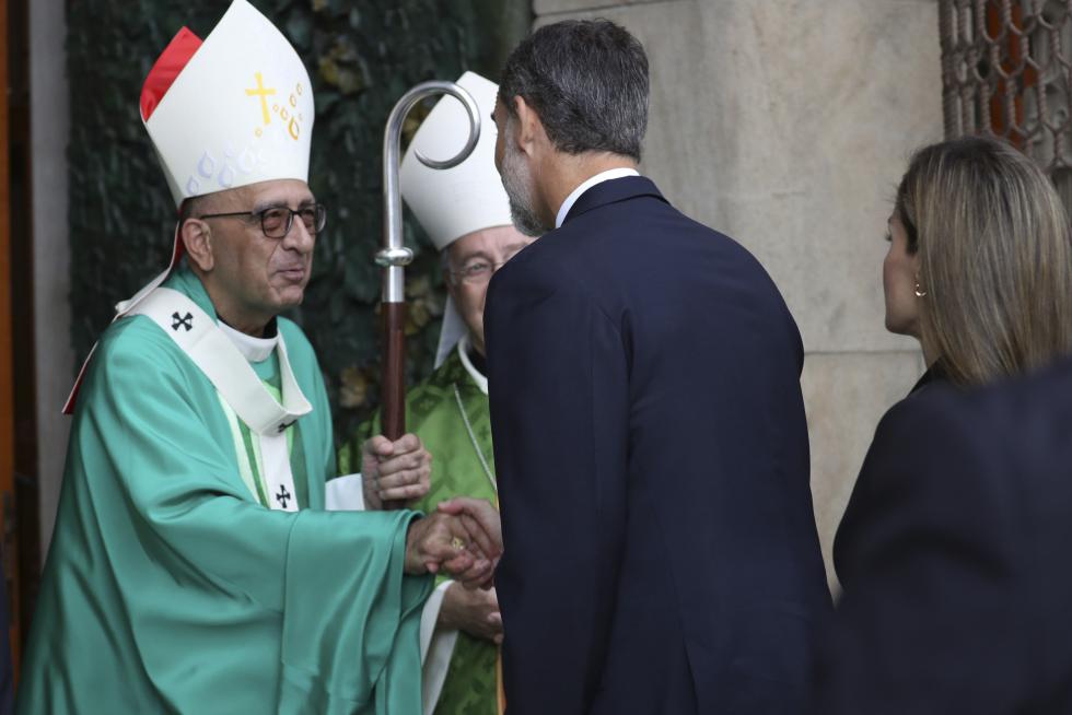 Misa por la paz en la Sagrada Familia presidida por los Reyes