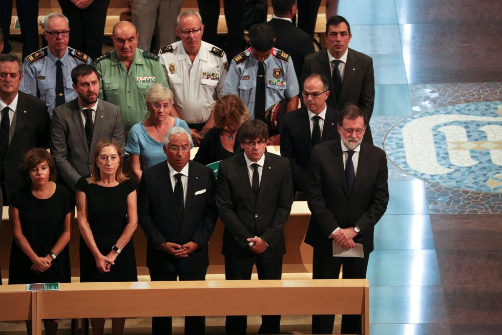 Misa por la paz en la Sagrada Familia presidida por los Reyes