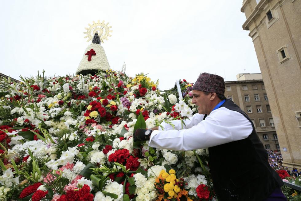 La Ofrenda de flores de este año fue muy multitudinaria.