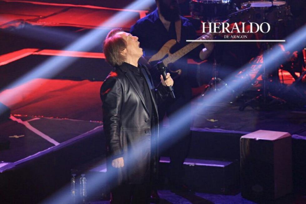 Raphael enamoró con sus clásicos el día del Pilar en el Auditorio de Zaragoza.