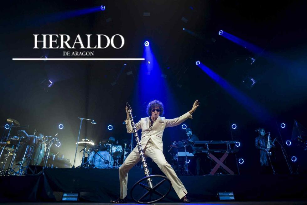 Bunbury triunfa ante un pabellón Príncipe Felipe repleto el 16 de diciembre, en la parada local de la gira que presenta el nuevo álbum del zaragozano, 'Expectativas'. En el recital se recordaron igualmente algunos temas de Héroes del Silencio.