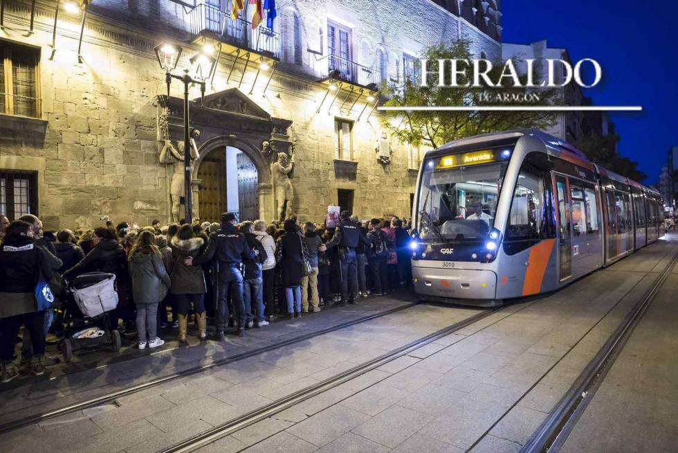 Gritos de «la manada somos nosotras» el 17 de noviembre ante el TSJA en Zaragoza, por las pruebas admitidas en el juicio que se celebra en Pamplona por una violación en grupo en los Sanfermines de 2016.