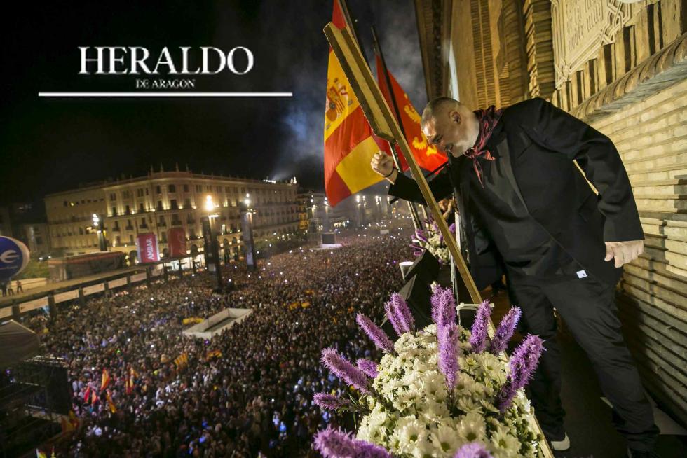 El rapero Kase.O fue el encargado este año de prender la mecha del cohete que daba inicio a las fiestas del Pilar el 7 de octubre. Javier Ibarra consiguió emocionar a los zaragozanos con un rap repleto de guiños a la ciudad de Zaragoza y a las fiestas del Pilar, tras la atronadora pitada al alcalde Pedro Santisteve.