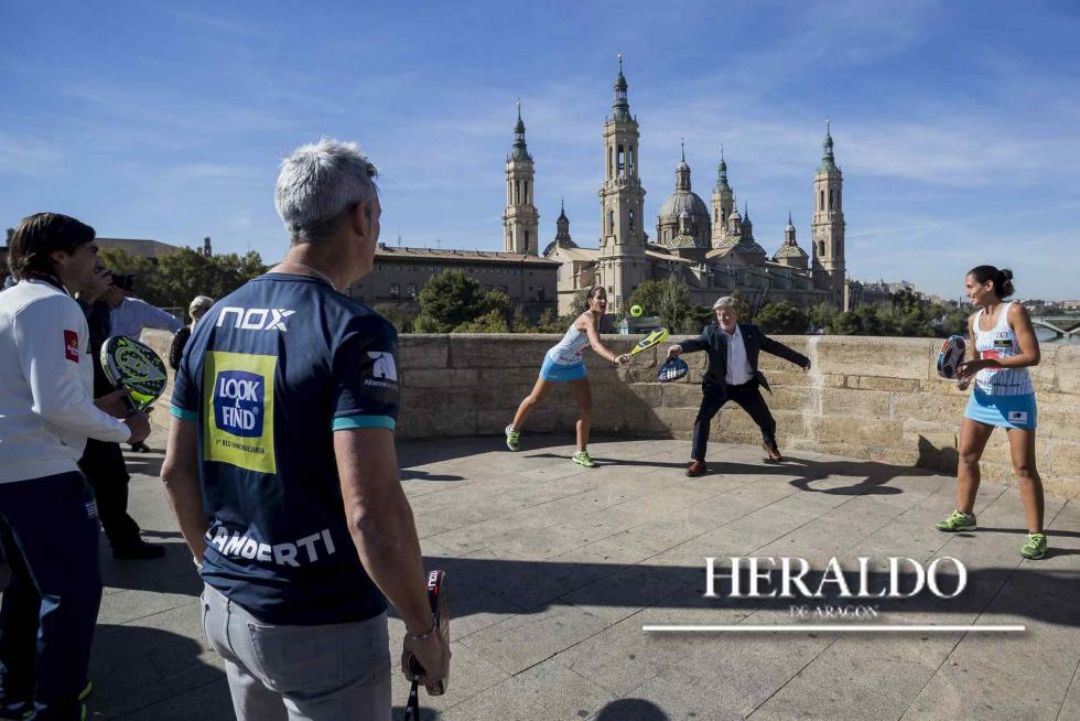 Las reinas del pádel mundial presentaron en el puente de Piedra de Zaragoza el 24 de octubre el World Pádel Tour junto al alcalde Santisteve. Las aragonesas Mapi y Majo Sánchez Alayeto han ganado en 2017 en La Coruña, Barcelona, Valladolid, Mijas, Alicante, Sevilla, Andorra, Bilbao y Madrid.