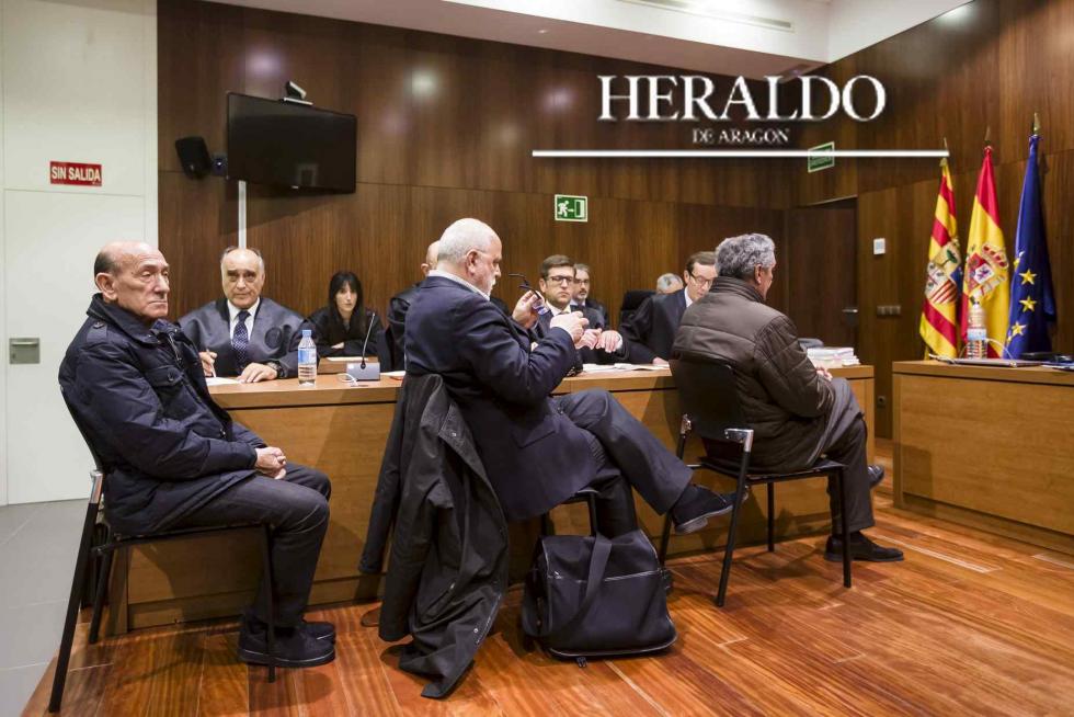 El 21 de marzo, tras siete horas de deliberación, los miembros del jurado daban lectura a un veredicto de no culpabilidad para los tres encausados del caso Kartódromo, tras dos años de instrucción. Los tres acusados (el exviceconsejero de Obras Públicas Carlos Esco, el exgerente de la Plataforma Logística de Zaragoza Ricardo García Becerril y el empresario Santiago Becerril Pastor) lo escucharon aliviados.