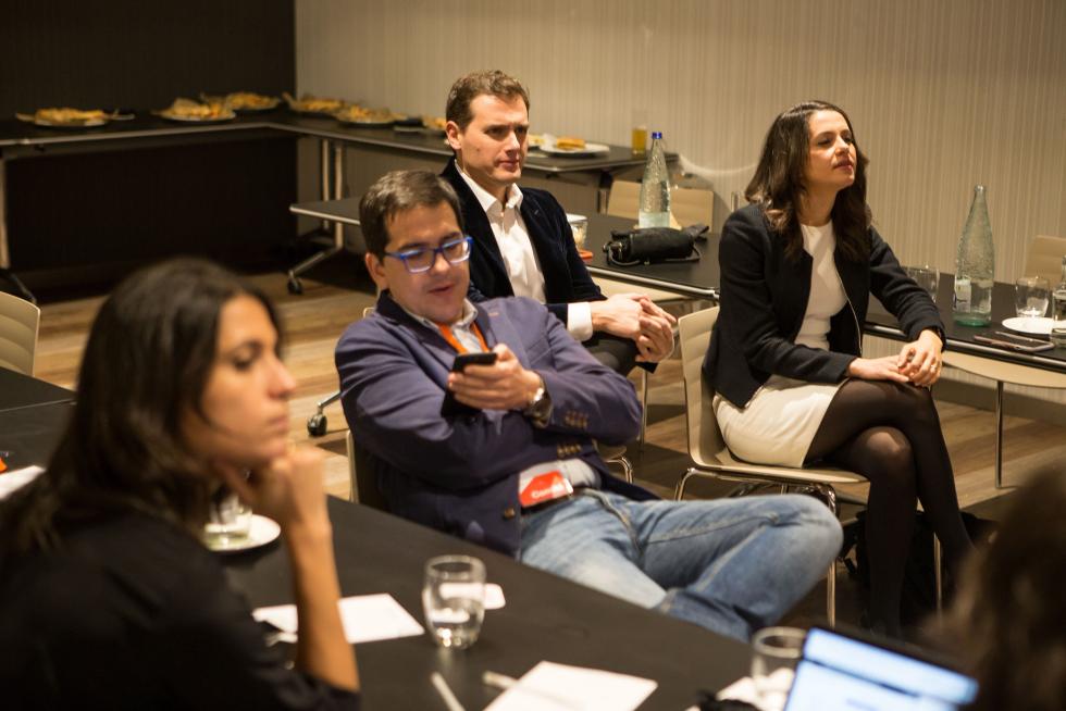 Inés Arrimadas y Albert Rivera siguen el escrutinio