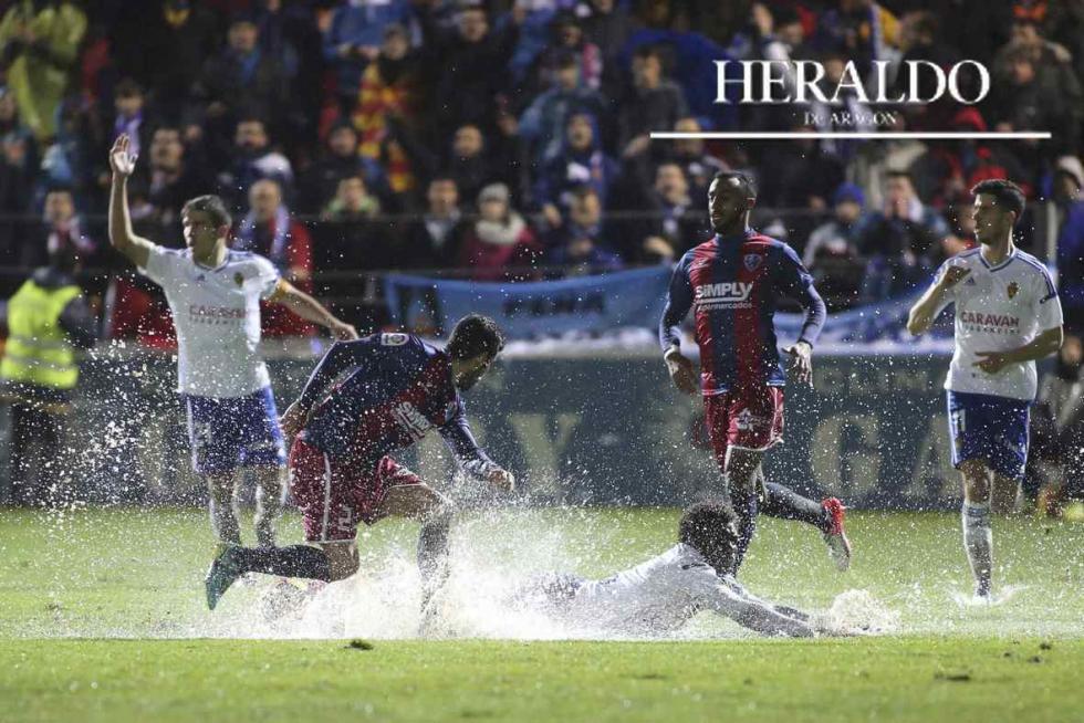 El derbi liguero entre la S.D. Huesca y el Real Zaragoza celebrado el 4 de febrero de este año y perteneciente a la temporada 2016-2017, acabó con 2-3 para los blanquillos, en un partido condicionado por la lluvia. En el primer choque entre ambos de esta campaña, el cuadro oscense ganó 3-1 (el pasado 6 de noviembre) y fue muy superior, reflejo de la trayectoria actual de ambos. La S.D. Huesca acaba diciembre en ascenso directo a Primera, mientras que el Real Zaragoza está muy abajo en la tabla.