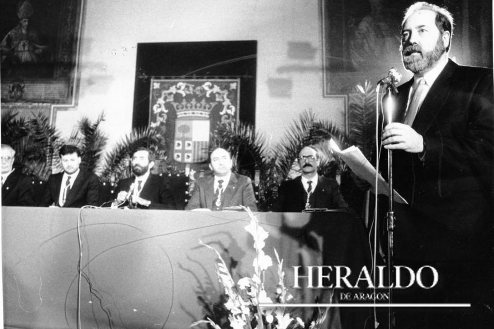 Día de la elección de Emilio Gastón como Justicia de Aragón durante un pleno especial de las Cortes de Aragón celebrado en la iglesia de Santa María Magdalena de Tarazona el 2 de diciembre de 1987.