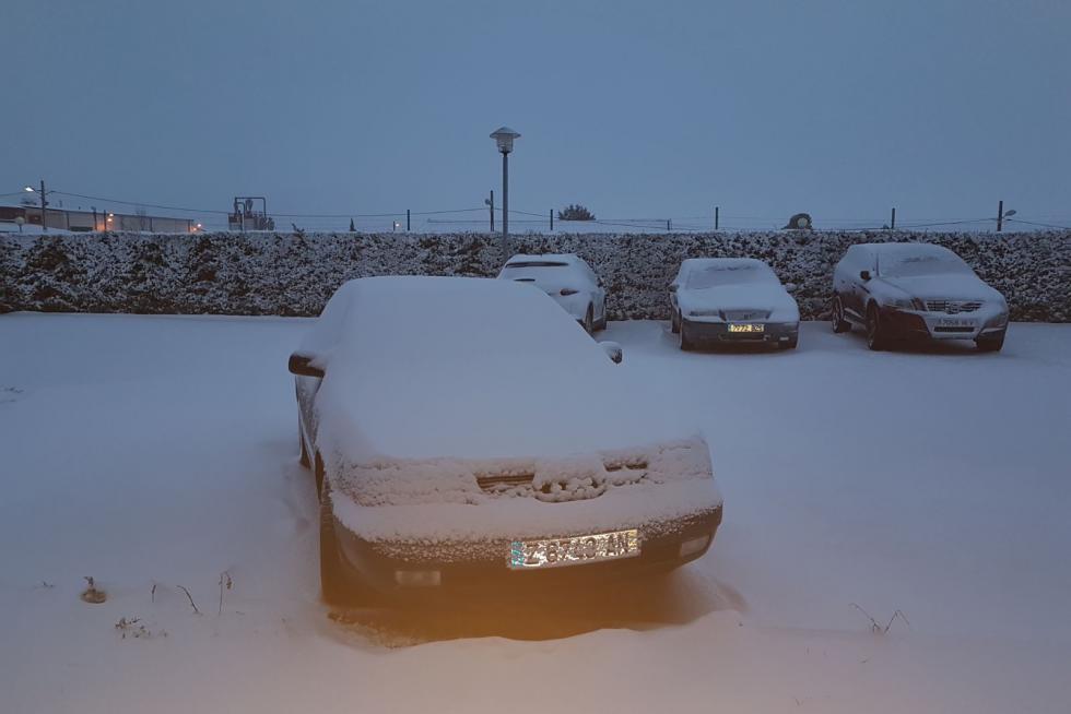 El parquin que utilizan los sanitarios de Muniesa cubierto de nieve.