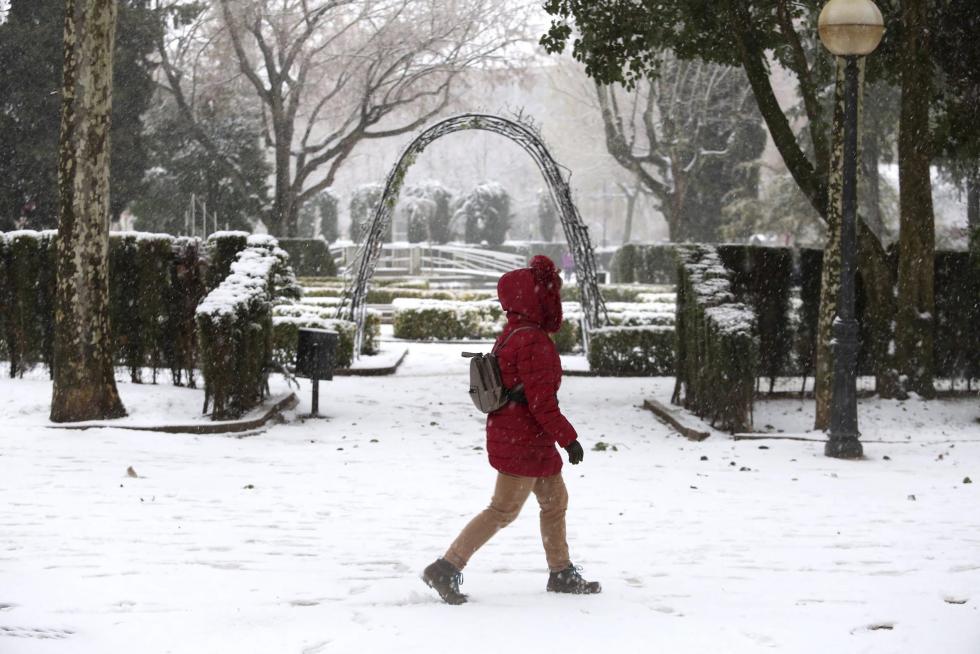 Las calles de Huesca tambien amanecieron cubiertas de nieve