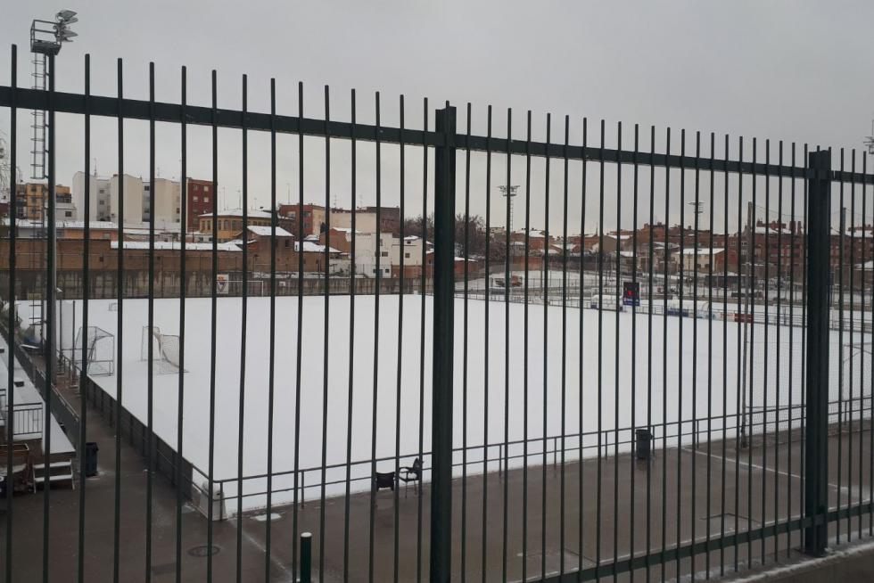 Este miércoles Zaragoza ha amanecido cubierta por una fina capa de nieve