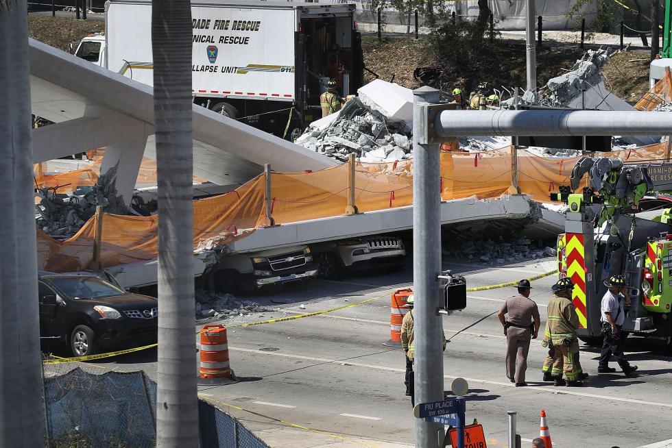 Fotos: Puente peatonal derrumbado en Miami | Imágenes